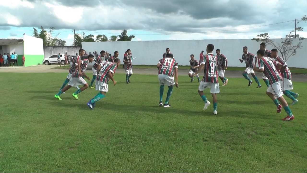 Camacã: Prefeito entrega Estádio reformado na abertura do Campeonato Amador 2019
